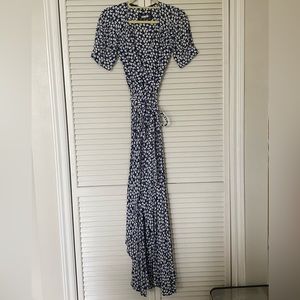 REFORMATION Blue w/ white floral print wrap dress w high low hem in front 💃🏻
